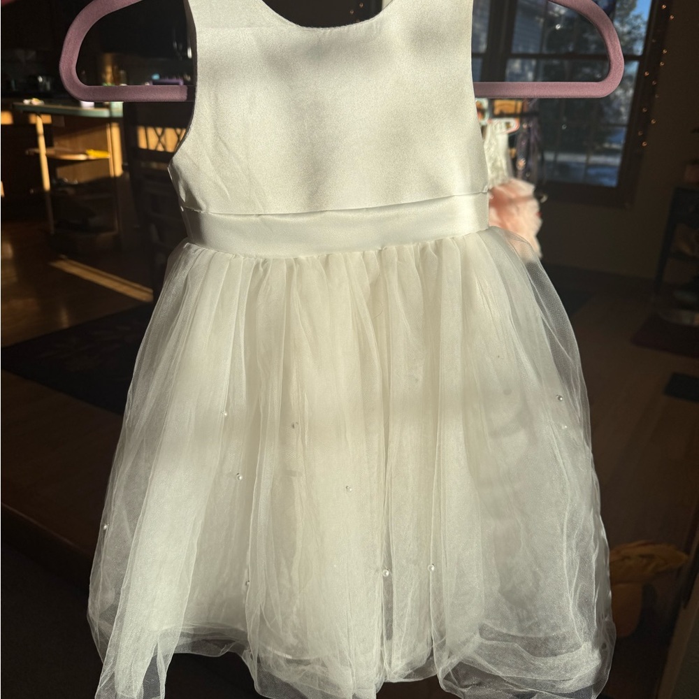 Elegant White Sleeveless Tulle Dress